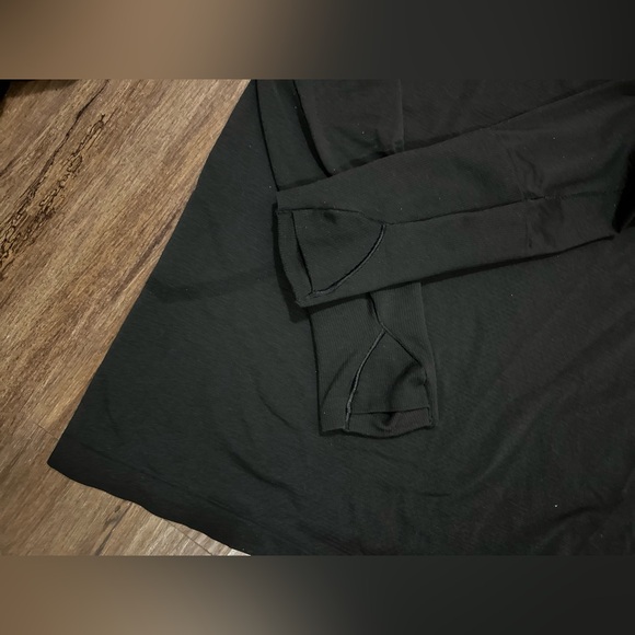 Lululemon Swiftly Tech Long-Sleeve Shirt in Black. Size 10 - Picture 8 of 13